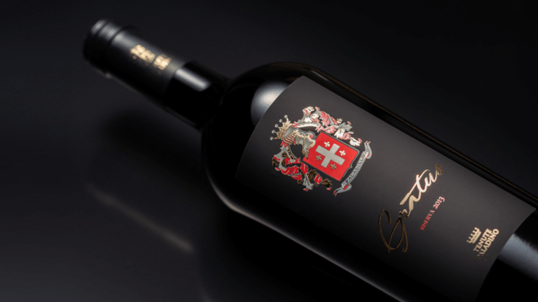 L’etichetta del vino Gratus di Tenute Paladino selezionata dalla World Brand Design Society e da Packaging of the World