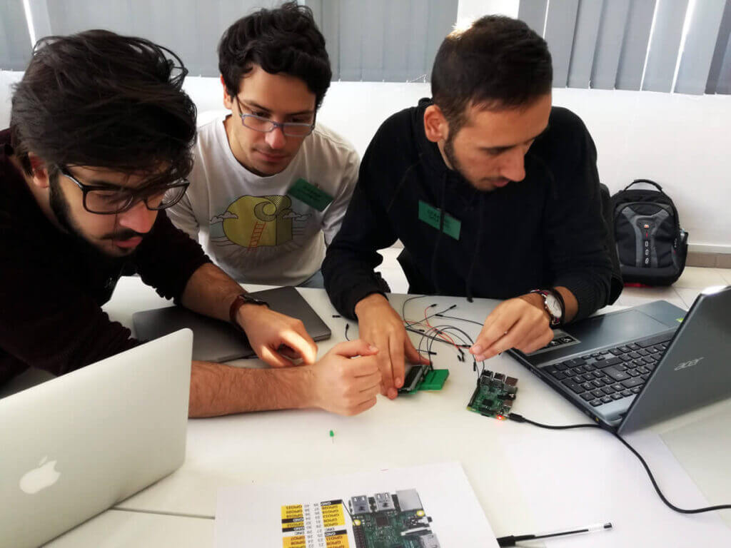 Studio La Regina - team verde hackathon Iot&B