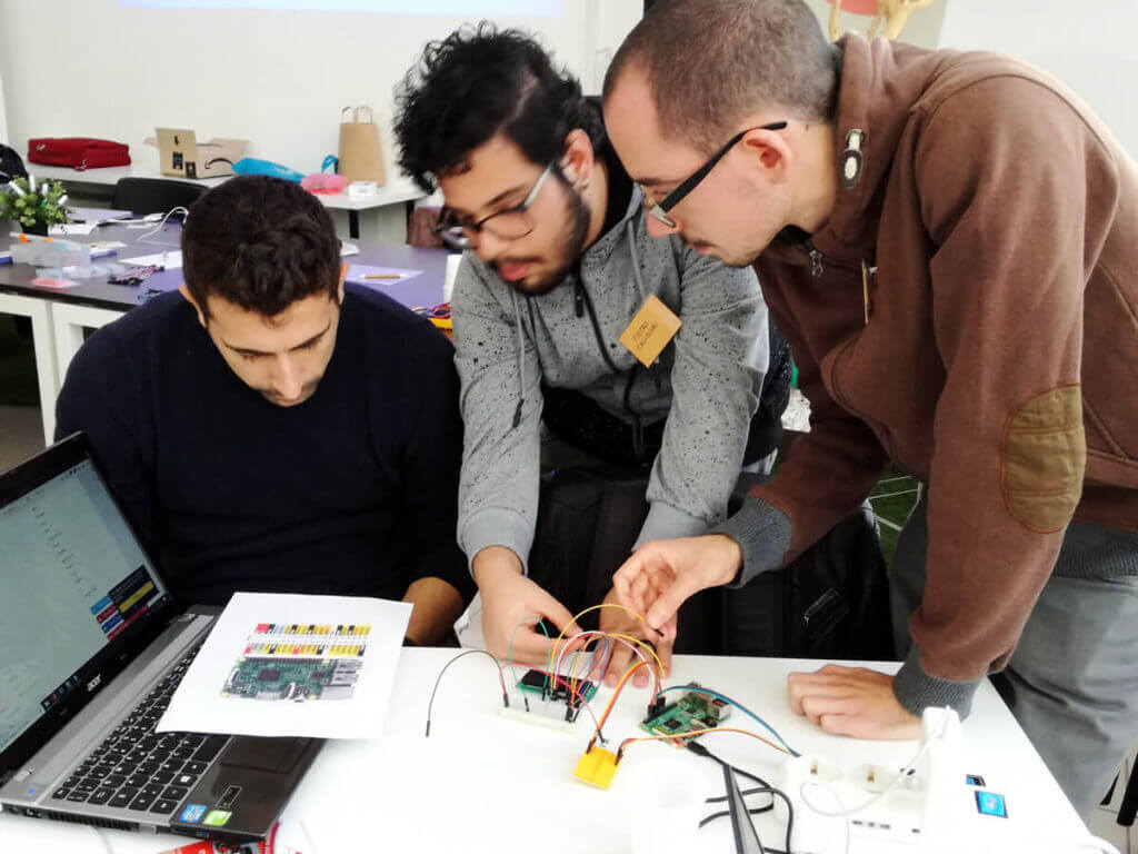 Studio La Regina - team giallo hackathon Iot&B