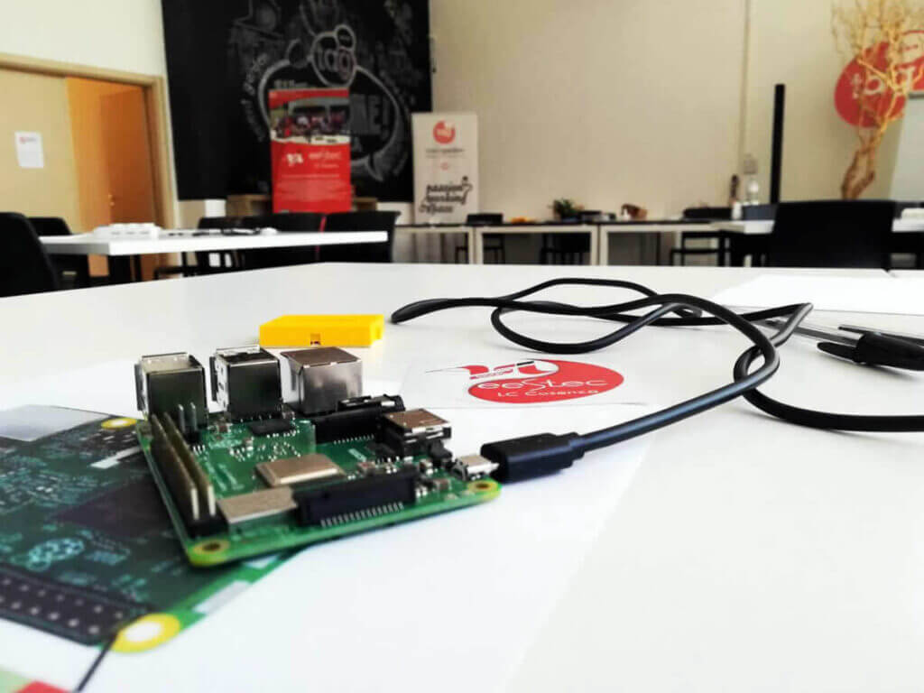 Studio La Regina - Raspberry Pi hackathon Iot&B